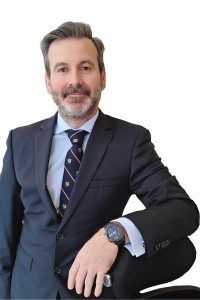 persona con traje